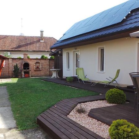 Rozalia Apartman Gyula Zewnętrze zdjęcie