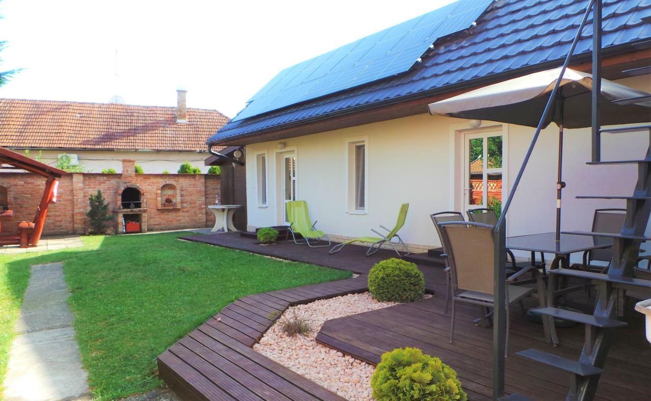 Rozalia Apartman Gyula Zewnętrze zdjęcie